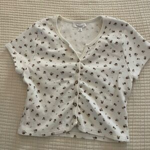 Cream cropped floral print tee